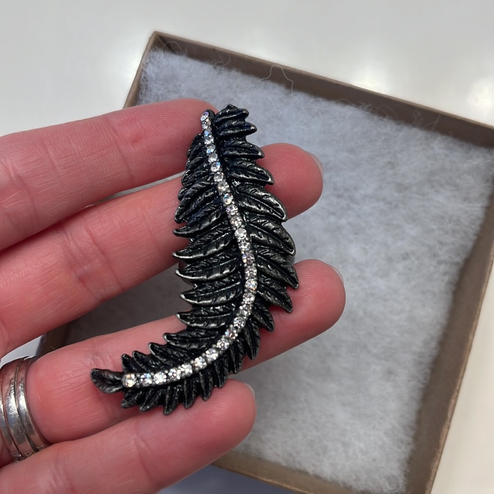 Costume Jewelry Feather Ring - Picture 6 of 6